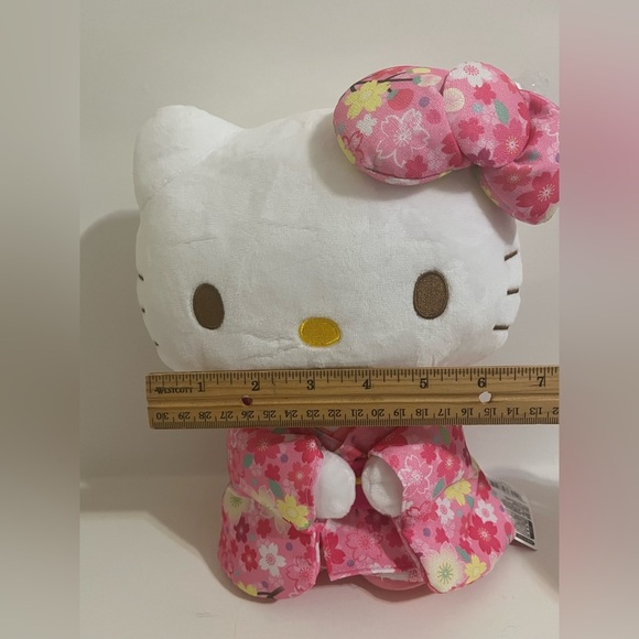 Hello Kitty 2019 Gotochi Sakura Kimono Plush - Picture 8 of 8